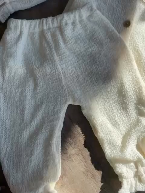 Detalhe de tecido claro com textura delicada